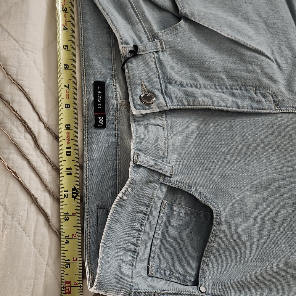 Lee Classic Fit Light Blue Jeans - Picture 15 of 15